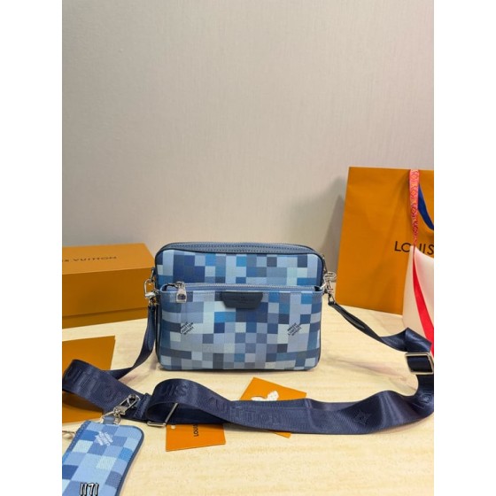 Louis Vuitton Trio Messenger (Damier Pixel)